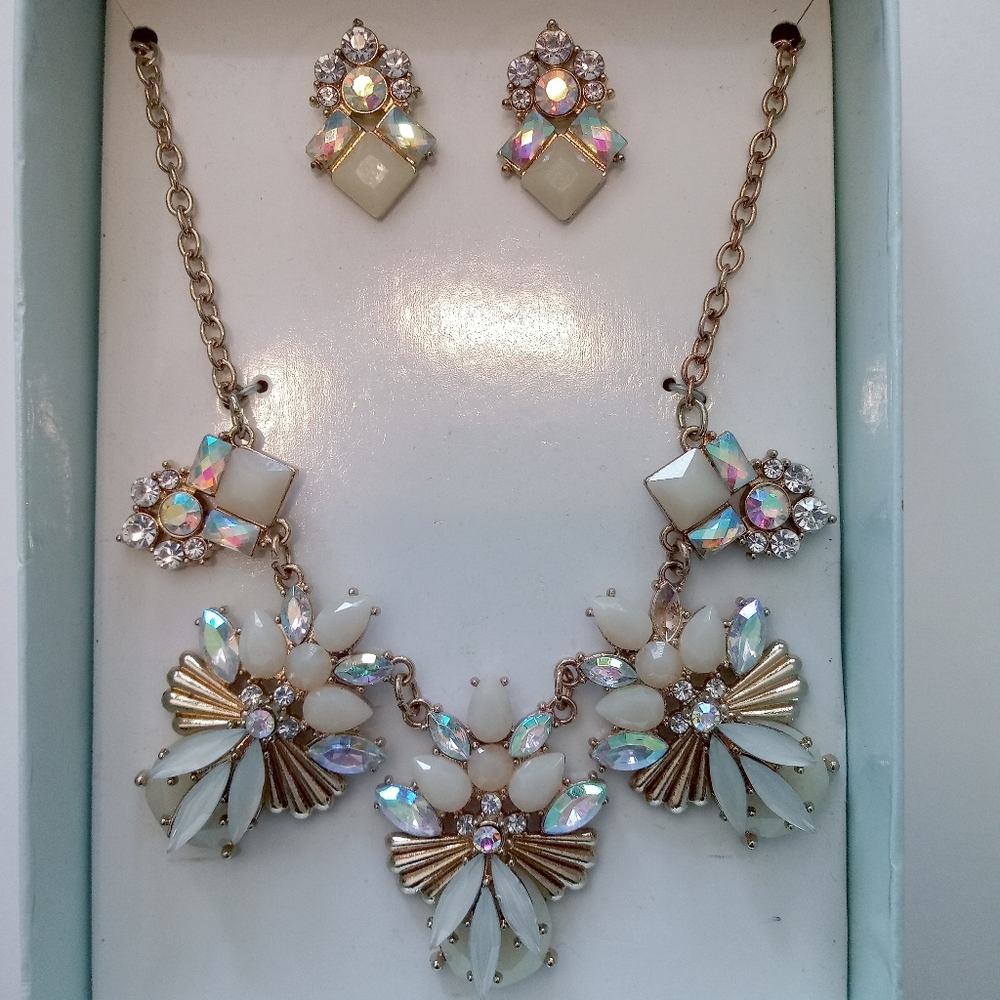 Pearl and gold earring and necklace jewelry set